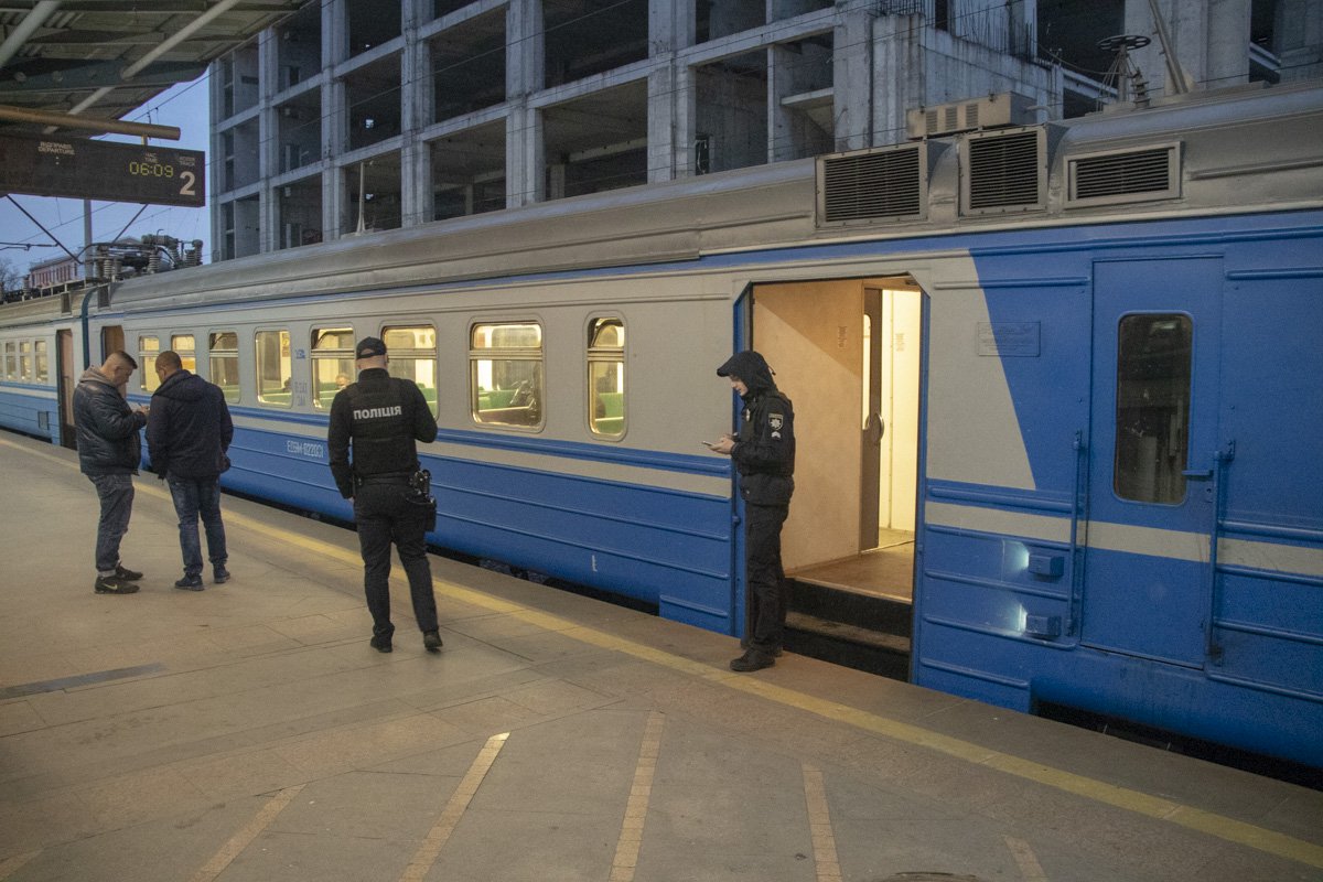В Киеве в последнем вагоне электрички нашли труп мужчины