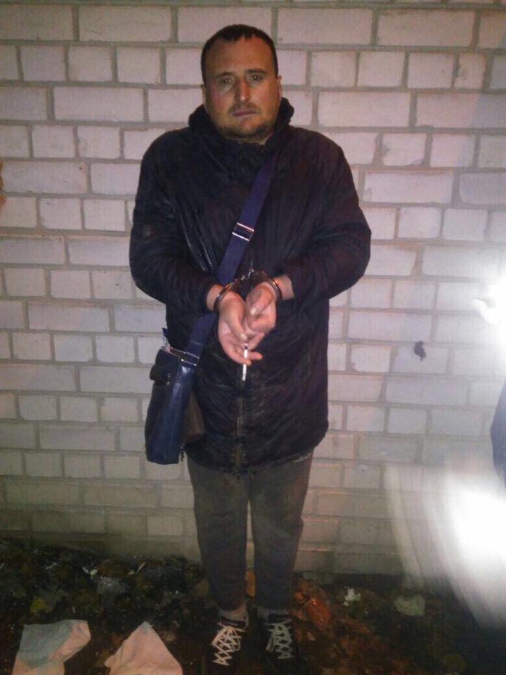 В Киеве задержали преступников, которые возле автосалона напали на супругов и отобрали 3,5 млн грн