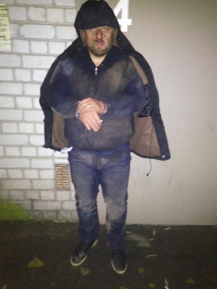 В Киеве задержали преступников, которые возле автосалона напали на супругов и отобрали 3,5 млн грн
