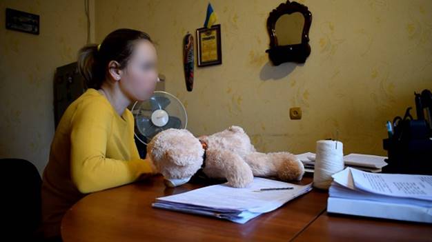 В Киеве женщина пыталась промыть желудок 4-летней дочери, после чего избила ее, ребенок госпитализирован
