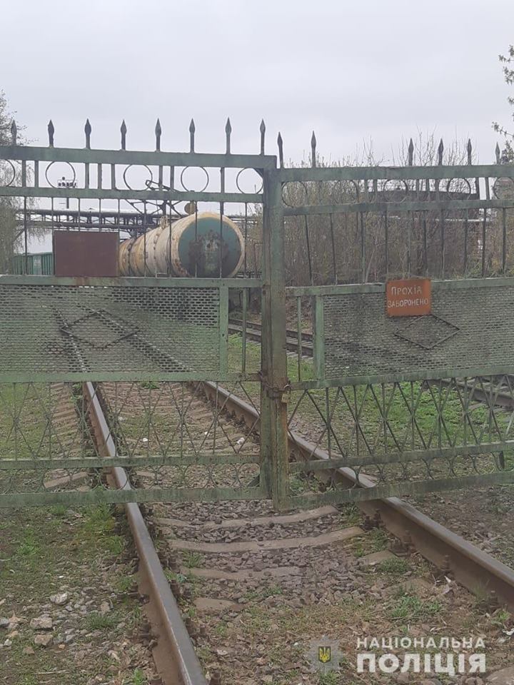 В Киевской области пьяные подростки устроили погром на кладбище