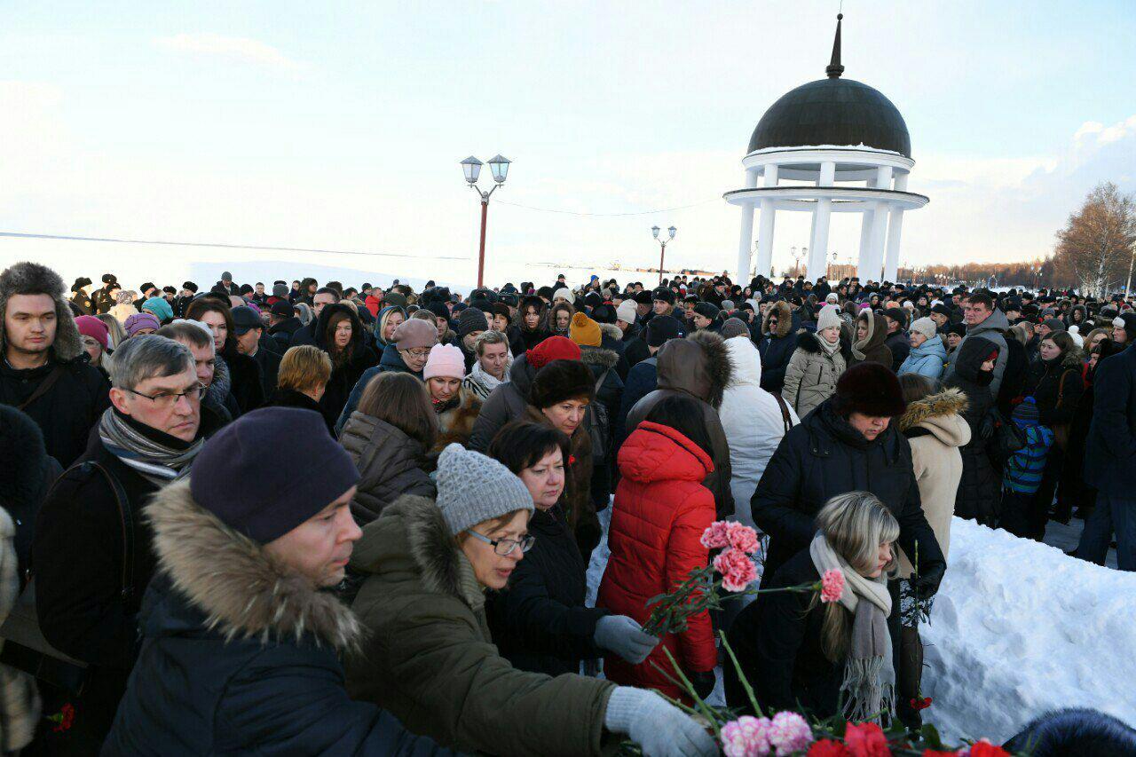 В крупных городах России начались неофициальные акции в память о погибших в Кемерово