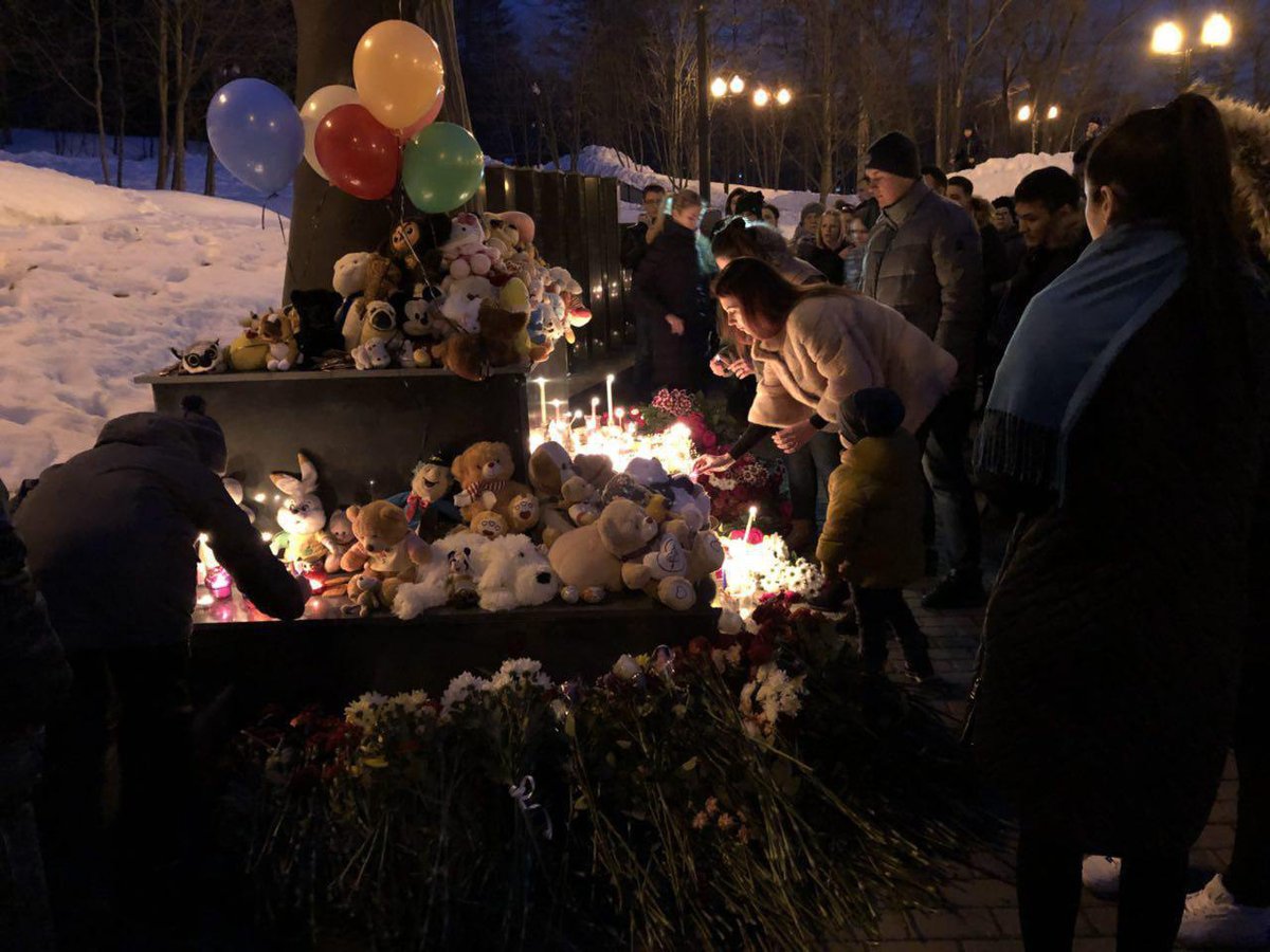В крупных городах России начались неофициальные акции в память о погибших в Кемерово