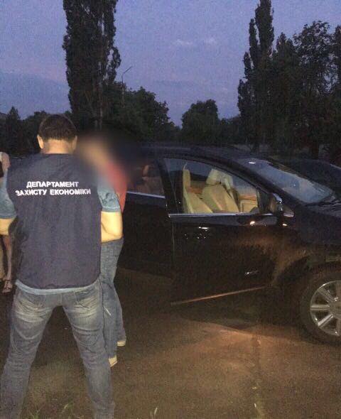 В Луганской обл. на взятке в 1,2 млн грн задержан начальник управления Госгеокадастра