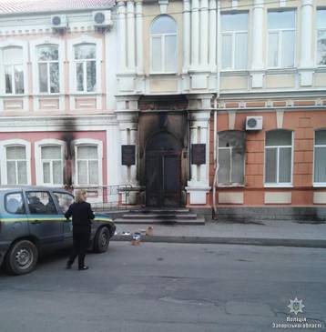В Мелитополе ночью подожгли здание городского совета