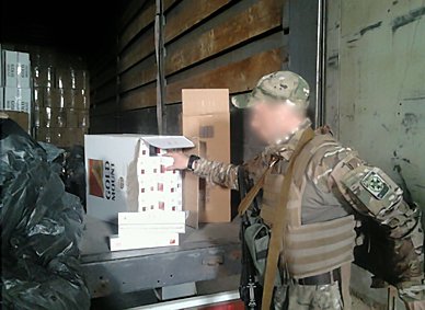 В Одессе разоблачили склад с контрабандой табака на 6 млн грн