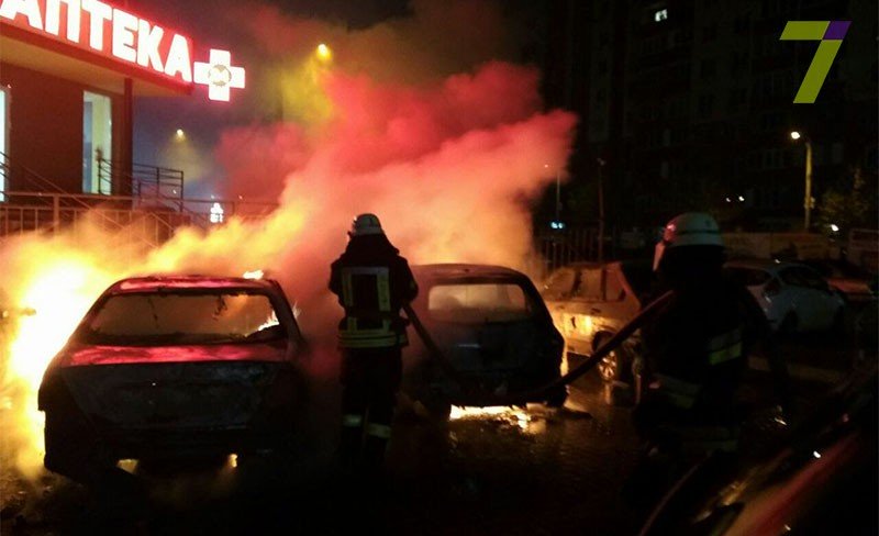 В Одессе за ночь сгорели около 20 автомобилей