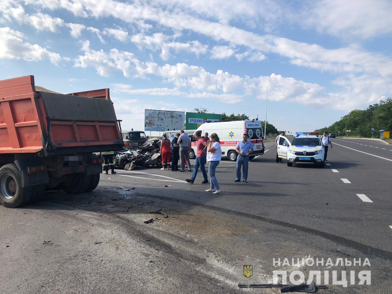 В Одесской обл. произошло лобовое столкновение MAN и легковушки, в результате погибли 4 человека