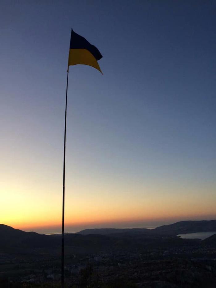 В оккупированном Крыму подняли флаг Украины (ФОТО, ВИДЕО)