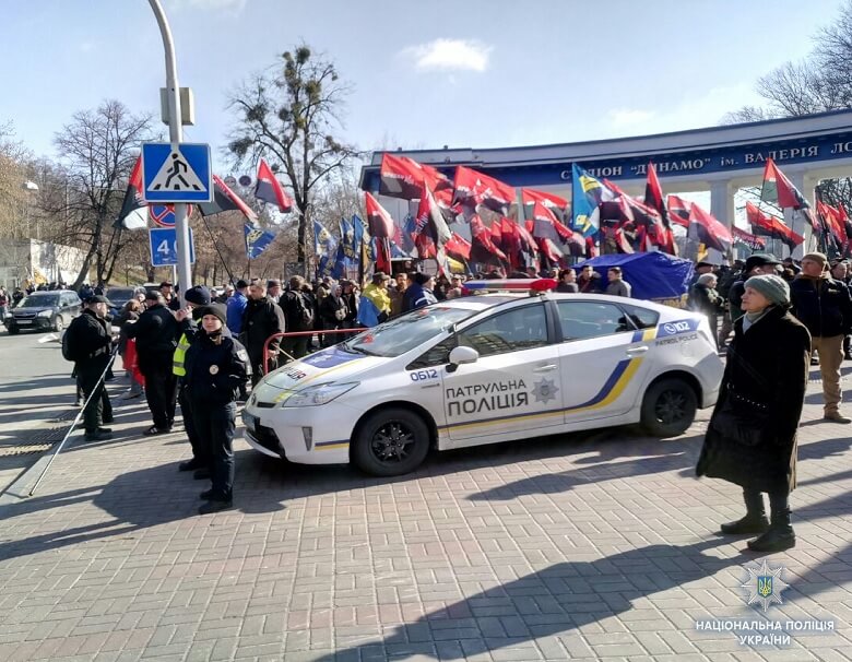 В полиции заявили, что участие в акциях в центре Киева сегодня приняли свыше 5 тыс. человек