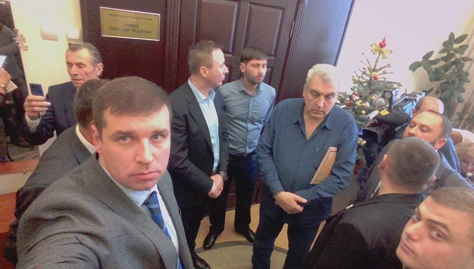 В Полтавском горсовете выбили дверь в кабинет мэра Мамая