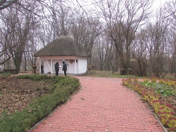 В Полтавской обл. мужчины в масках украли из музея Гоголя 6 старинных книг