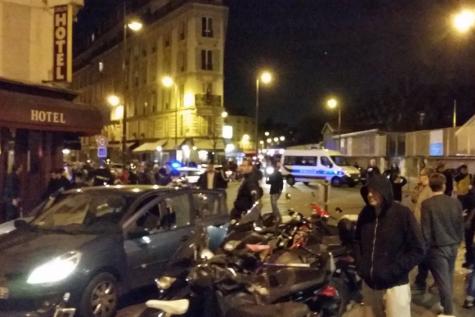 В результате серии взрывов и стрельбы в Париже погибли не менее 26 человек