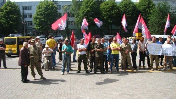 В Ровно на сессии облсовета драка, президиум охраняют спецназовцы