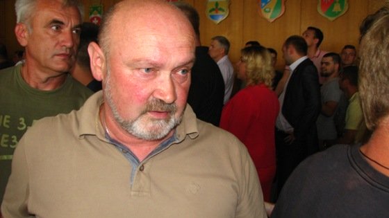 В Ровно на сессии облсовета драка, президиум охраняют спецназовцы