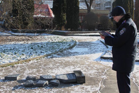 В Ровно разбили мемориальную доску Бандере