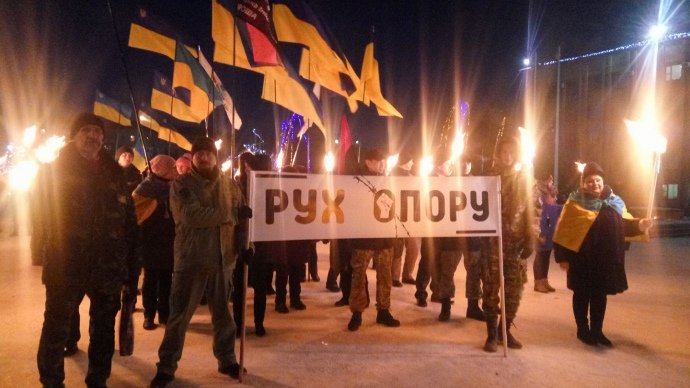 В Славянске впервые провели факельное шествие ко Дню Соборности