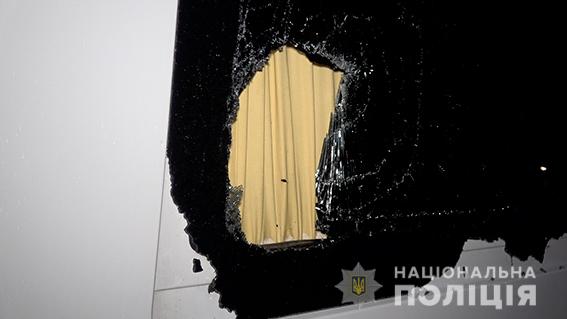 В Сумах группа мужчин в балаклавах изрезала колеса на полутора десятках маршруток, задержали 30 человек
