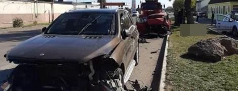 В Тернополе священники развлекались в ночном клубе с девушками и приобщились к массовой драке