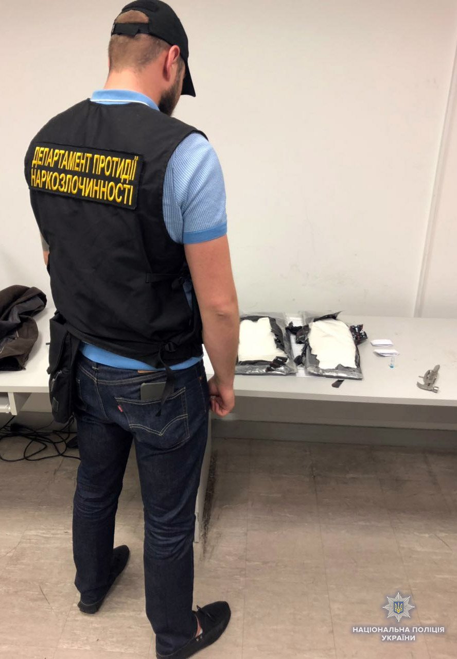 В Украине ликвидировали международную группу наркоторговцев и изъяли 6 кг кокаина на 30 млн грн