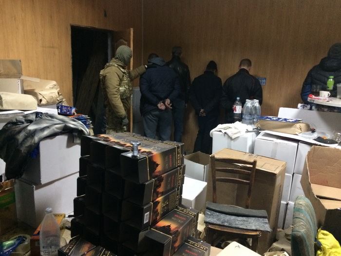 В Винницкой обл. СБУ изъяла более 14 тыс. литров фальсифицированного алкоголя известных брендов