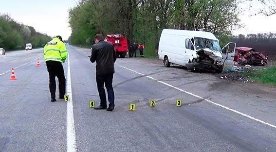 В Винницкой обл. столкнулись Москвич и Mercedes, два человека погибли, - МВД