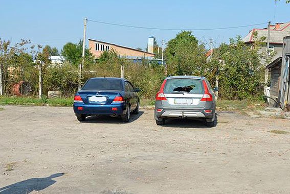 В Волынской обл. в результате ночного взрыва повреждены 2 автомобиля