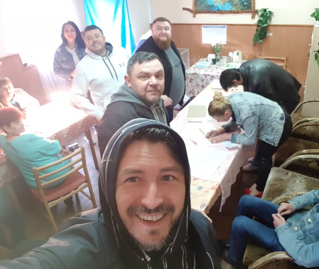 Винник и Притула проголосовали на выборах президента (ФОТО)