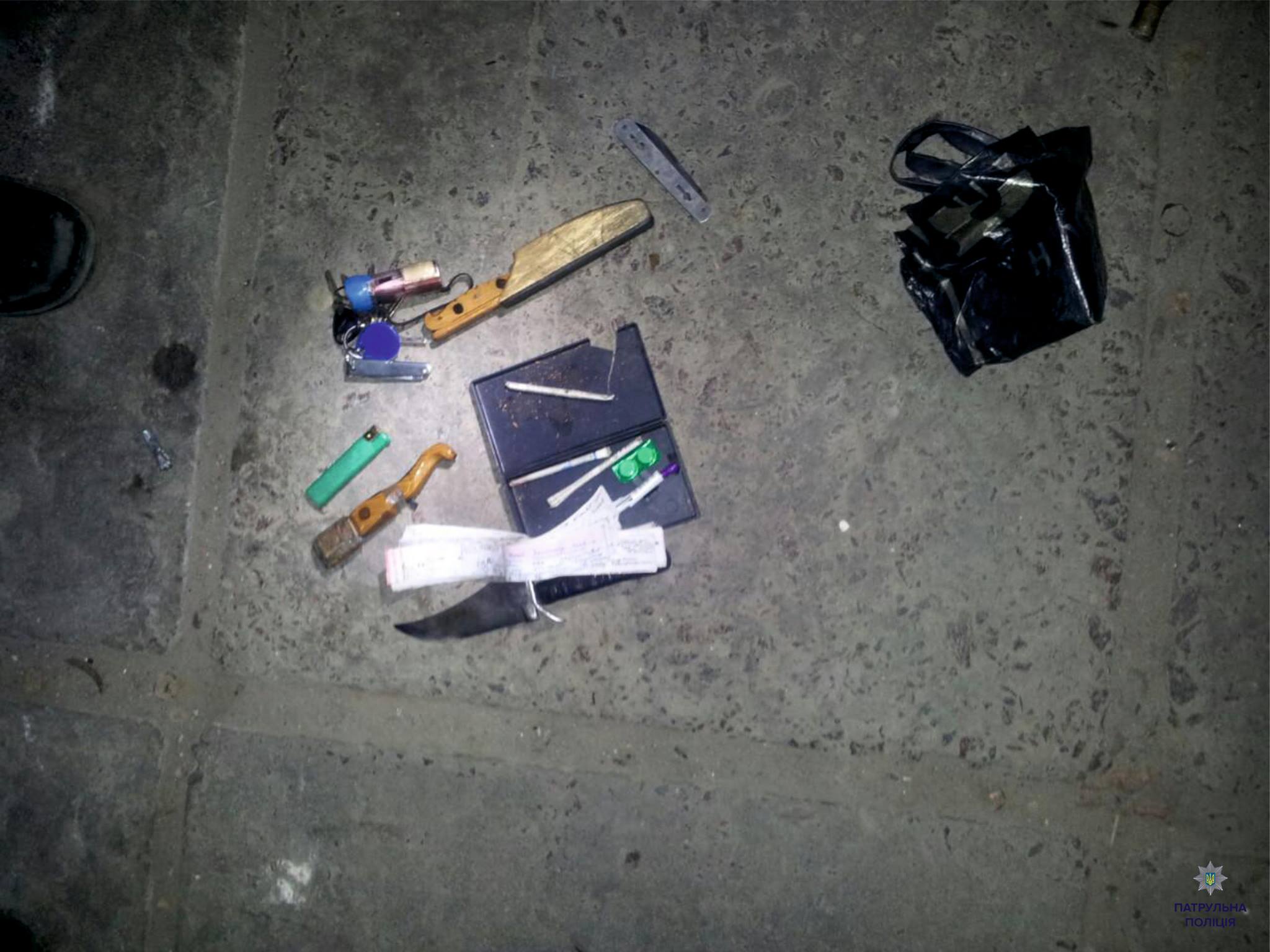 Во Львове психически нездоровый мужчина напал с ножом на патрульного полицейского