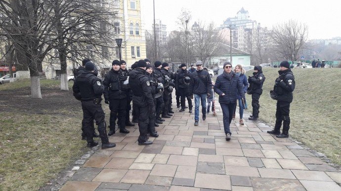 Возле Десятинной церкви в Киеве проходит митинг за снос здания УПЦ МП