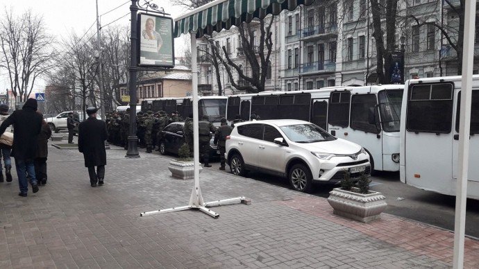 Возле Десятинной церкви в Киеве проходит митинг за снос здания УПЦ МП