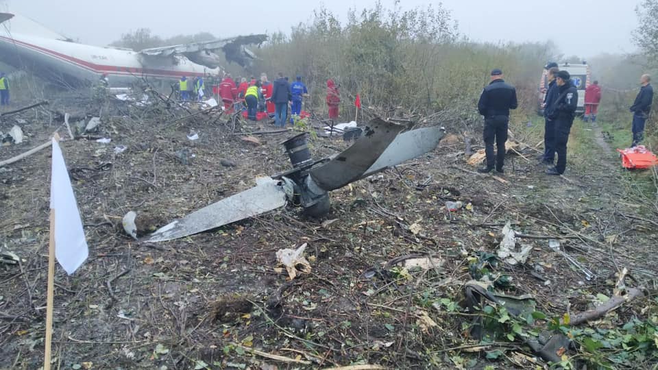 Возле Львова совершил аварийную посадку Ан-12, погибли 4 человека