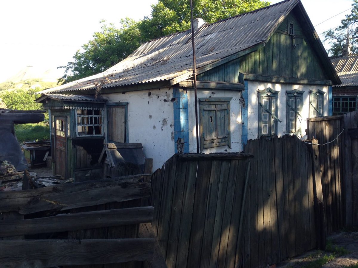 Вследствие обстрелов боевиками Пивденного сгорели 9 домов, - МинВОТ