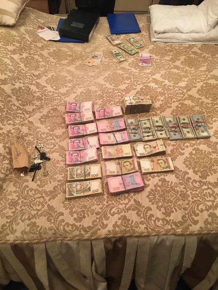 Двух должностных лиц Укргазвидобування задержали по подозрению в получении взятки в 25,8 млн грн, - Луценко