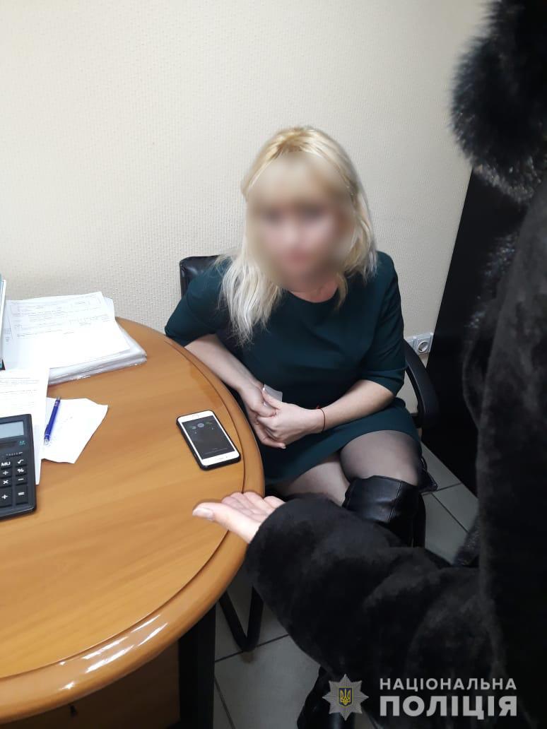 Главу структурного подразделения киевского банка уличили в вымогательстве около миллиона гривен