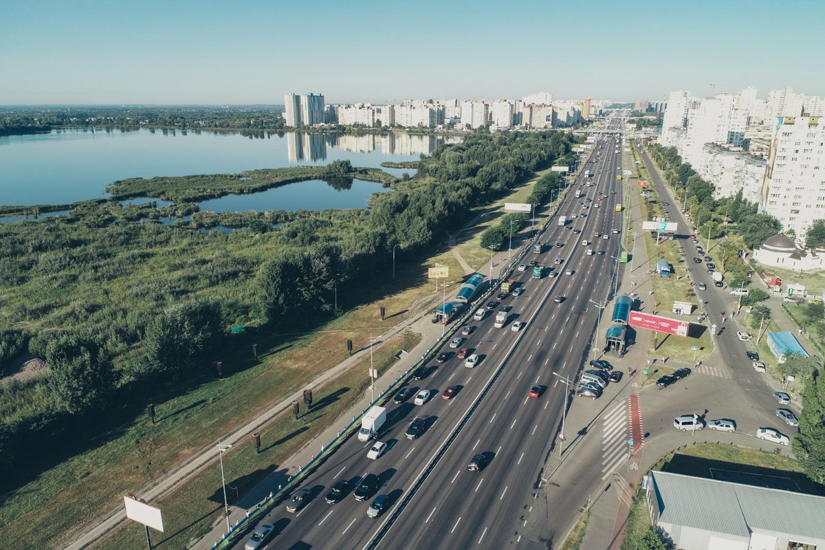 Национальный рекорд: В Киеве развернули самый длинный флаг Украины (фото, видео)