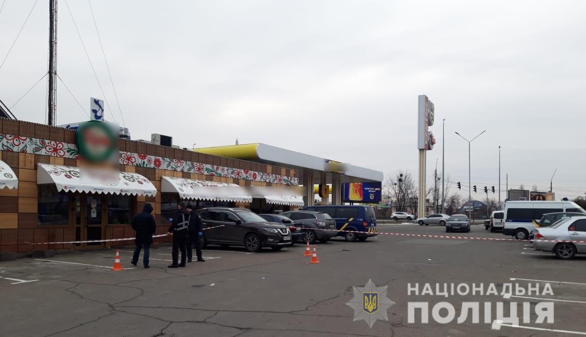 Под Киевом на АЗС 23 февраля произошла драка со стрельбой из-за поздравления с советским праздником