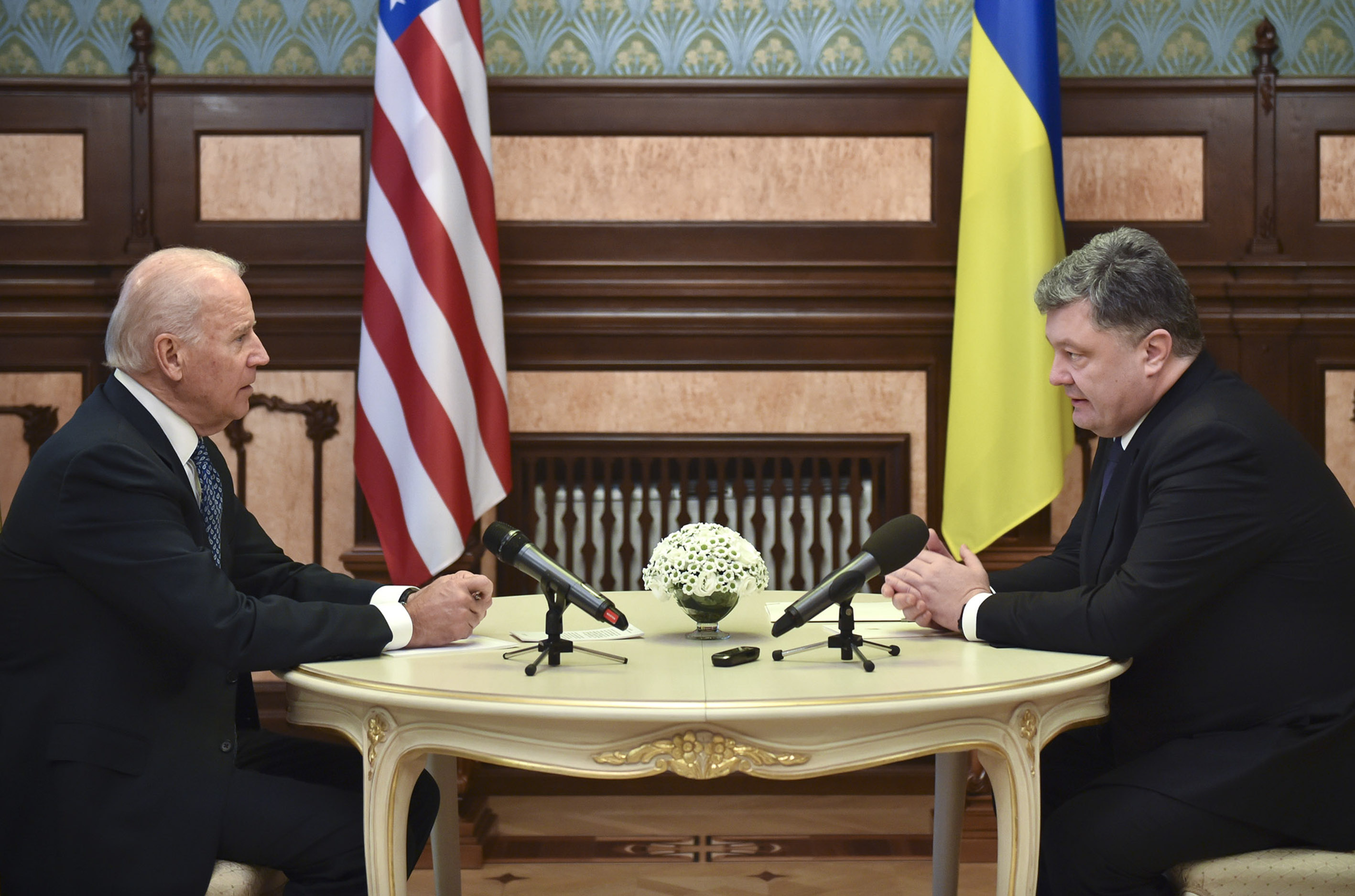 Порошенко и Байден начали переговоры