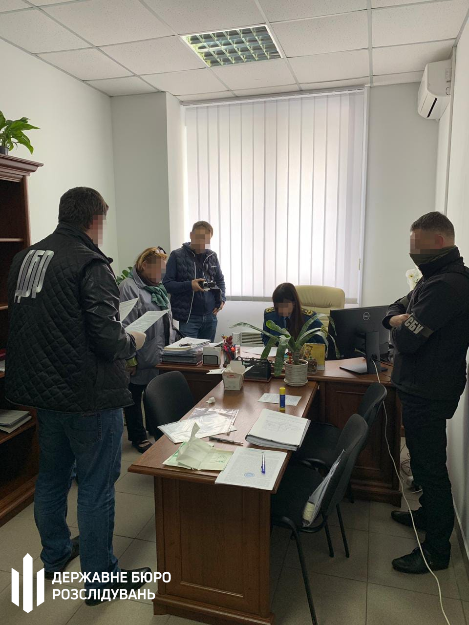 В админздании Житомирской областной таможни проходят обыски, следственные действия связаны с задержанием взяточников