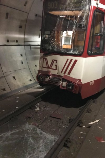 В Германии лоб в лоб столкнулись два поезда метро, пострадали минимум 35 человек