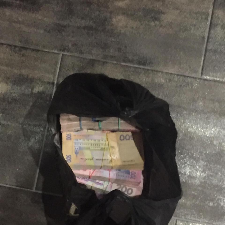 В Киеве двух руководителей Укргазвидобування задержали во время получения отката в 9 млн гривен