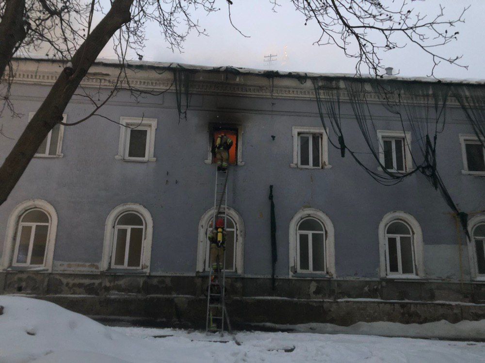 В Киеве горит одно из зданий комплекса Киево-Печерской лавры