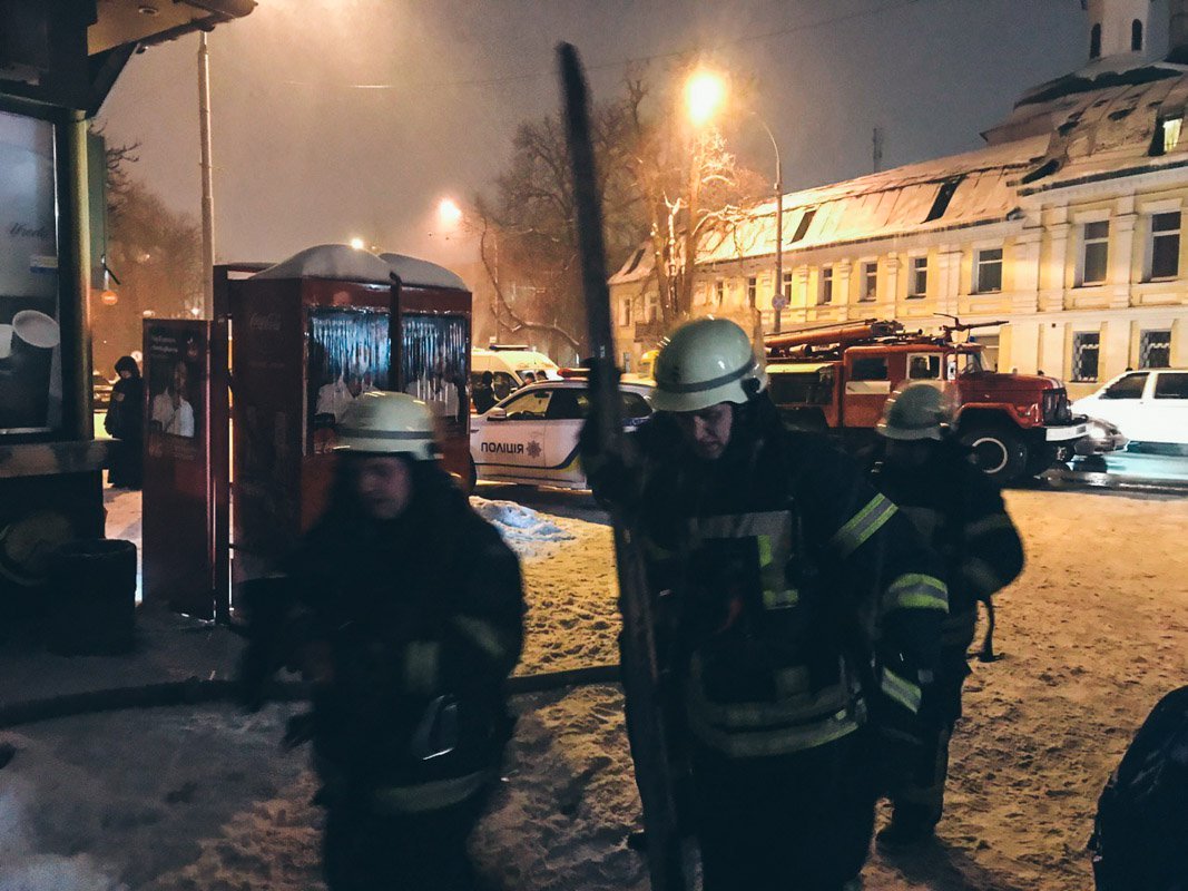 В Киеве горит одно из зданий комплекса Киево-Печерской лавры