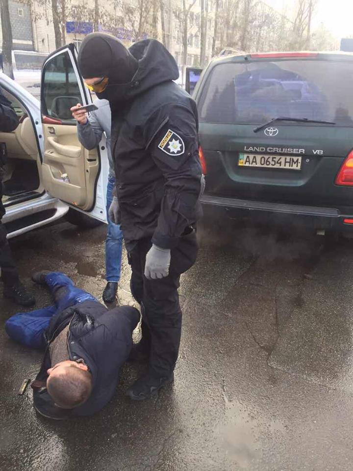 В Киеве задержали двух сотрудников ГСО, укравших коллекцию монет у главреда интернет-издания