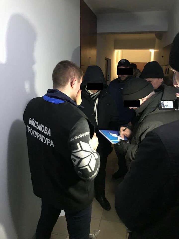 В Киевской обл. чиновников задержали во время получения взятки в сумме 1,3 млн грн в чемодане, - Луценко