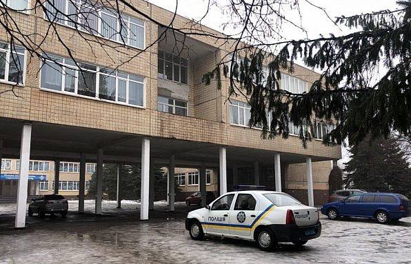 В Кривом Роге полиция проверяет информацию о минировании шести школ