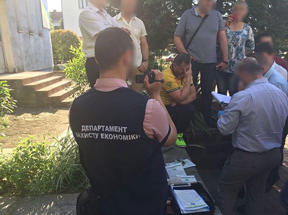 В Закарпатской обл. на взятке разоблачили группу чиновников, в том числе мэра города, - полиция