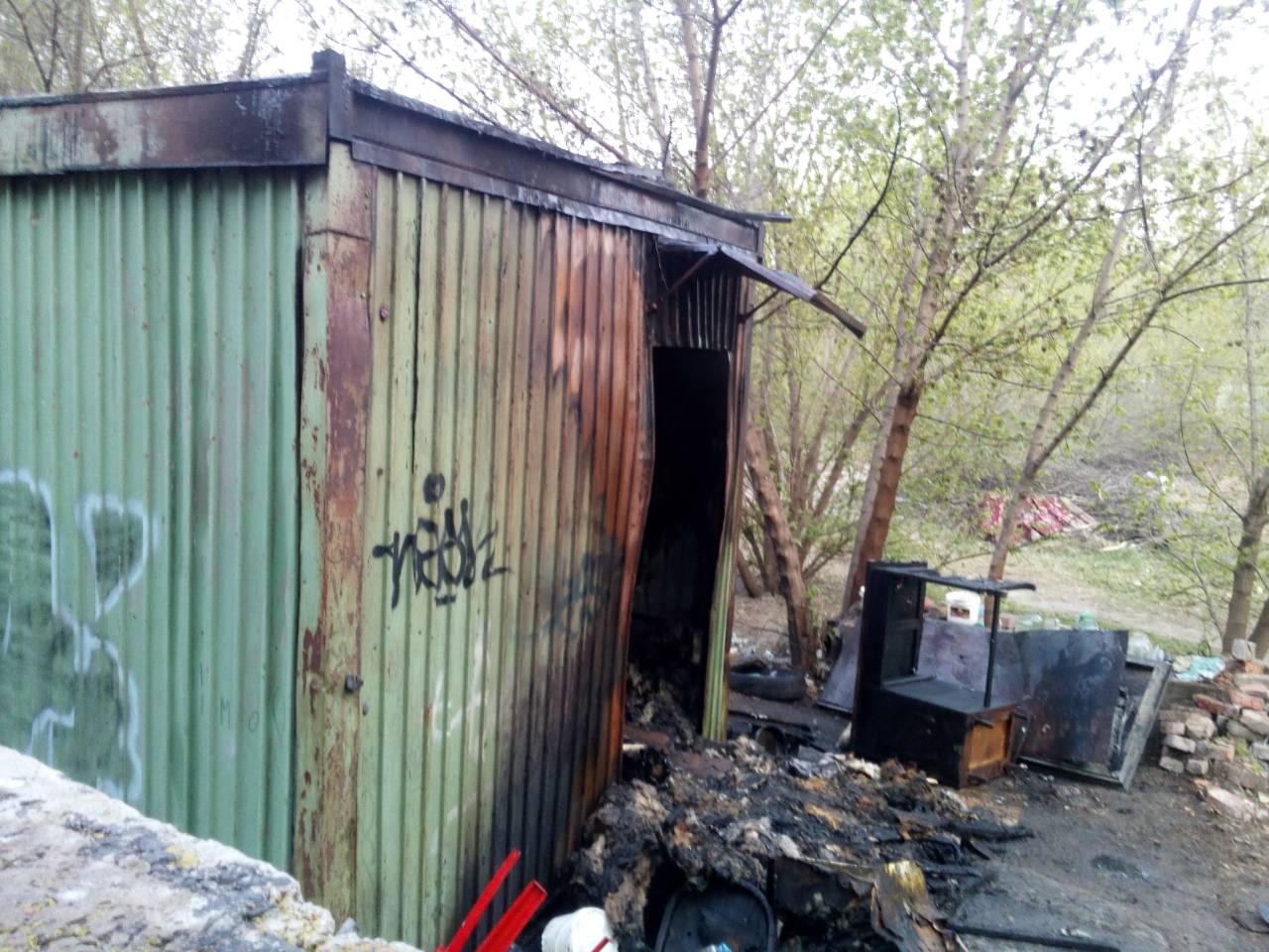 В Запорожье в результате пожара в строительном вагончике погибли три человека