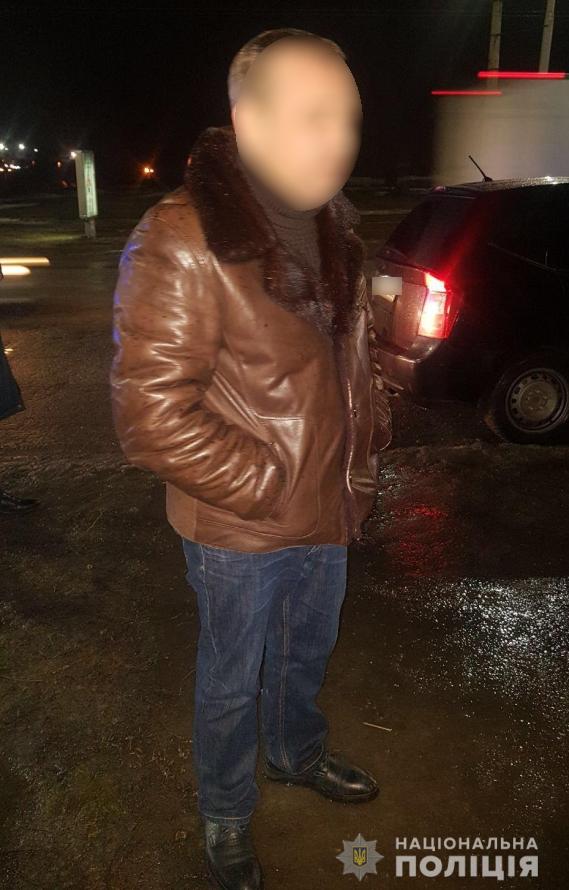 Вырвал из рук кассира деньги и бросился бежать: В Запорожье мужчина ограбил почтовое отделение