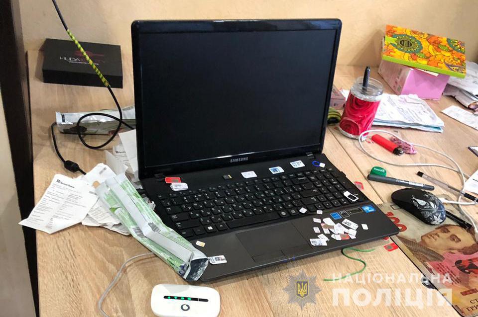 Женщина из Кривого Рога организовала схему, благодаря которой с банковских карточек украинцев удалось похитить 1,5 млн гривен